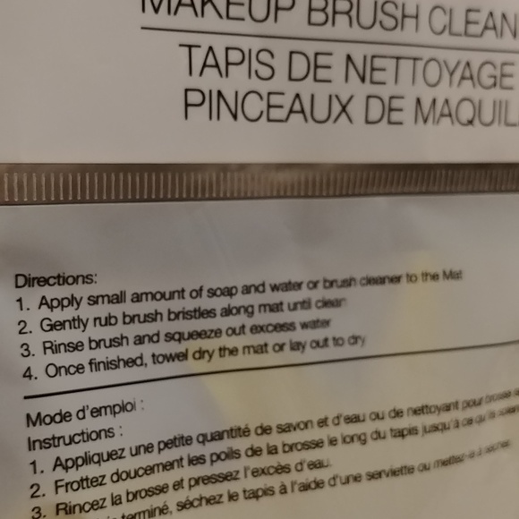🎉2/$16 Pineapple Makeup Brush Cleaning Mat - Picture 3 of 4